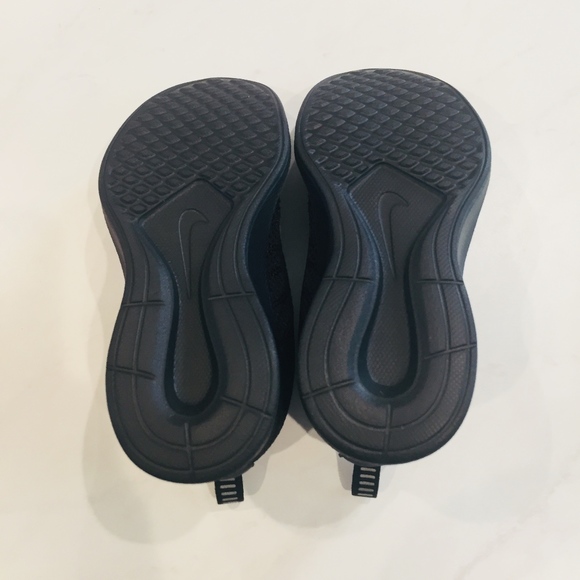 Toddler Nike All Black DualTone Racer shoes (NEW!) - Picture 4 of 5